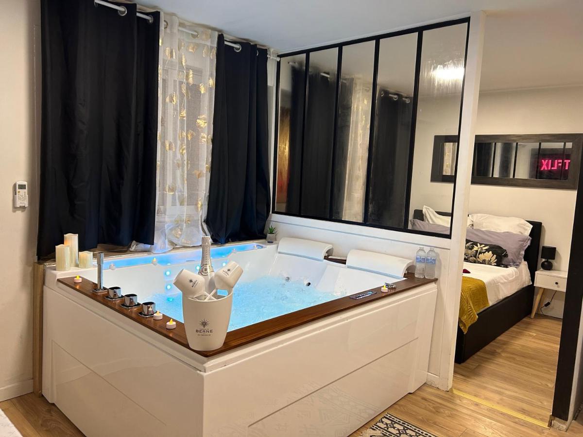Love Room A Cannes - Appartement 25M2 Pour 2 Personnes Avec Un Jacuzzi Prive Exterior photo