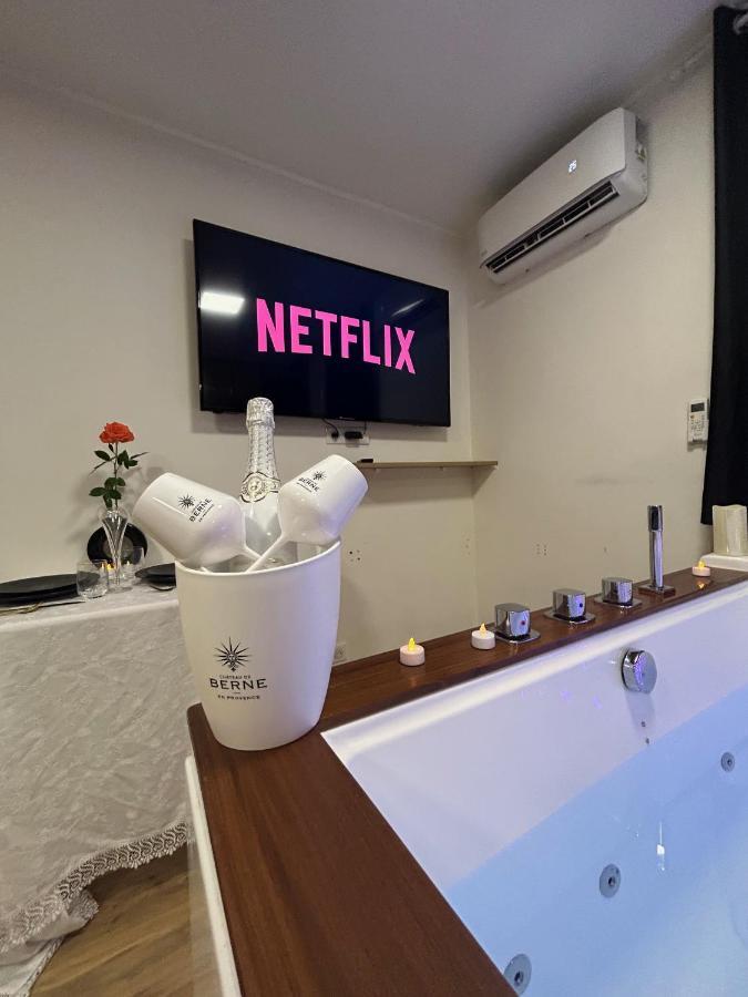 Love Room A Cannes - Appartement 25M2 Pour 2 Personnes Avec Un Jacuzzi Prive Exterior photo